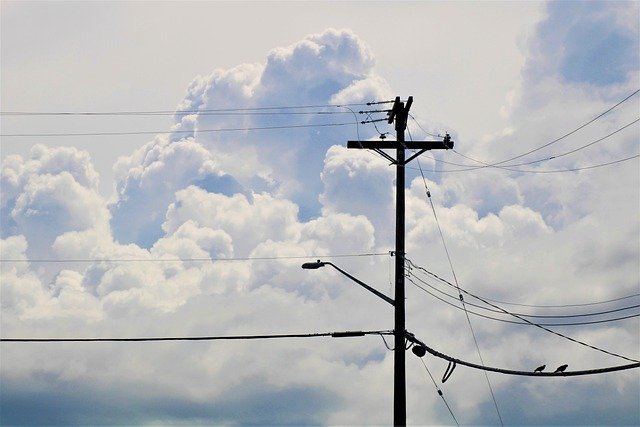 什么是自激式直流穩(wěn)壓電源？